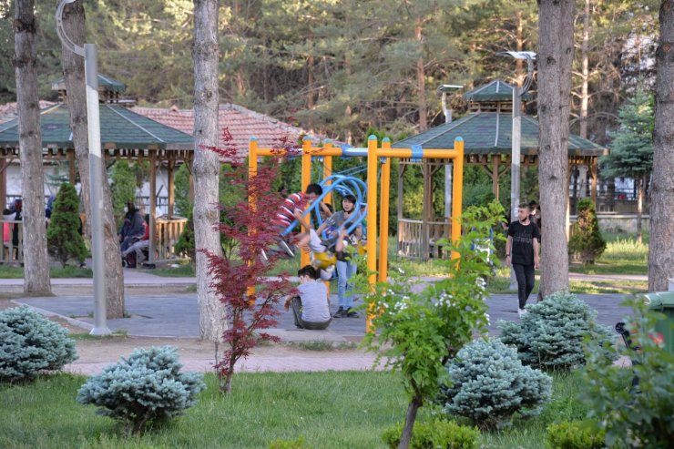 Kahramankazan’da parklar ışıl ışıl