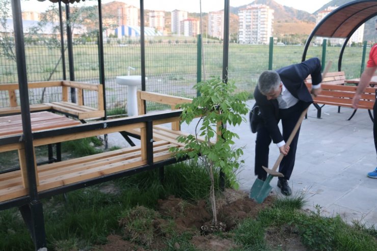 Kayseri’de ‘Bir fidan da sen dik’ etkinliği devam ediyor