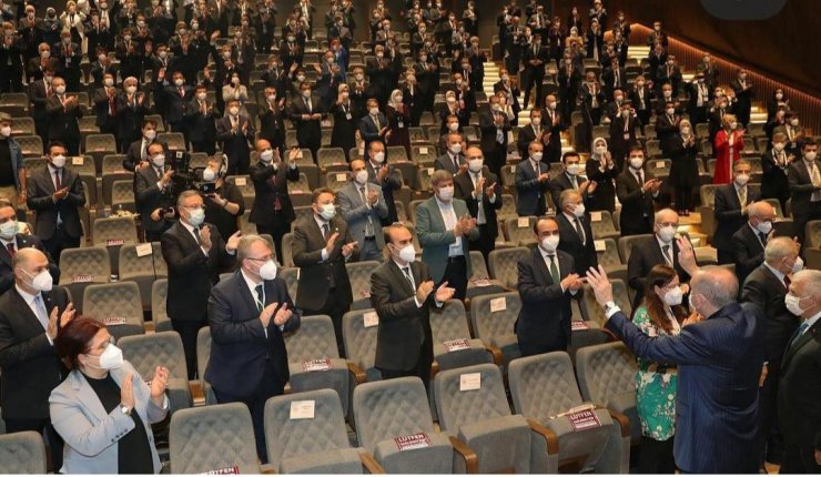 Başkan Büyükkılıç Demokrasi ve Özgürlükler Adası’nda toplantıya katıldı