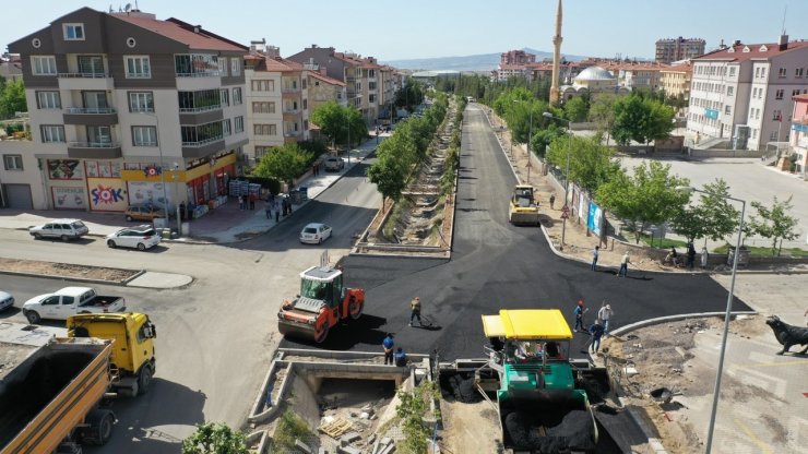 80.Yıl Bulvarında bir etabın daha asfalt çalışması tamamlandı