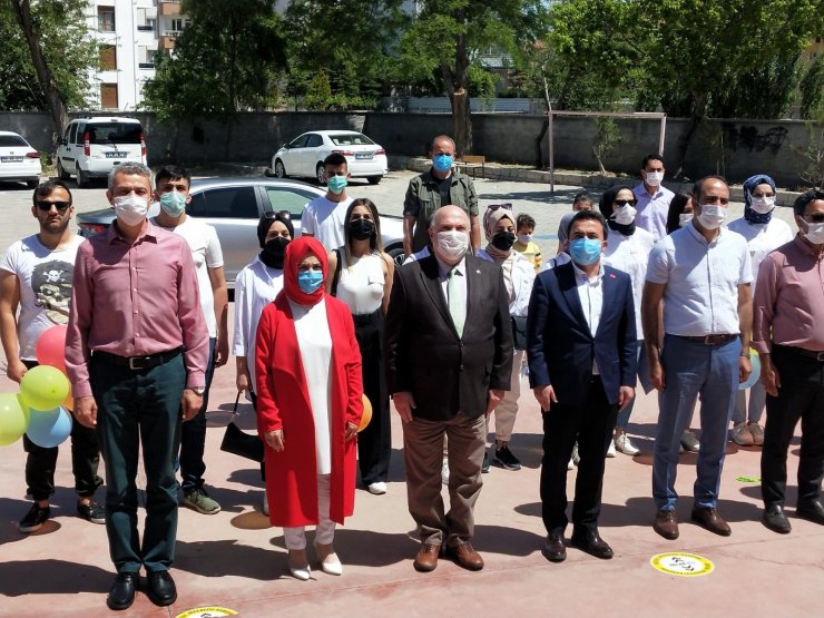 Rektör yardımcısı kadın muhabiri böyle fırçaladı