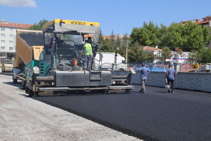Niğde Belediyesi Yeni Köy Garajında asfalt serimine başladı