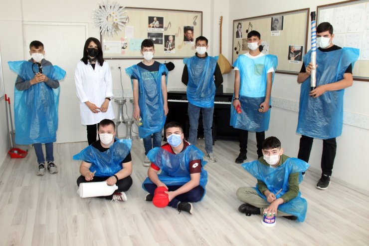 Özel eğitim öğrencileri, çevre bilinci için plastik enstrümanlarla ritim tuttu