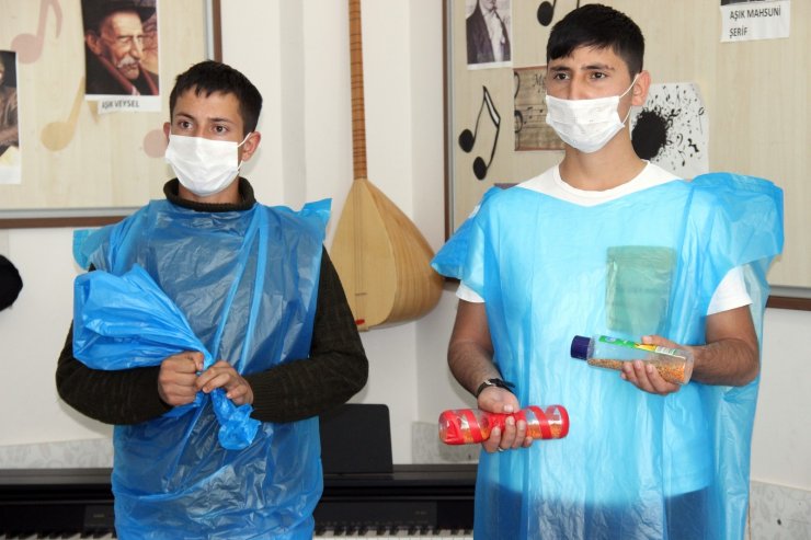 Özel eğitim öğrencileri, çevre bilinci için plastik enstrümanlarla ritim tuttu