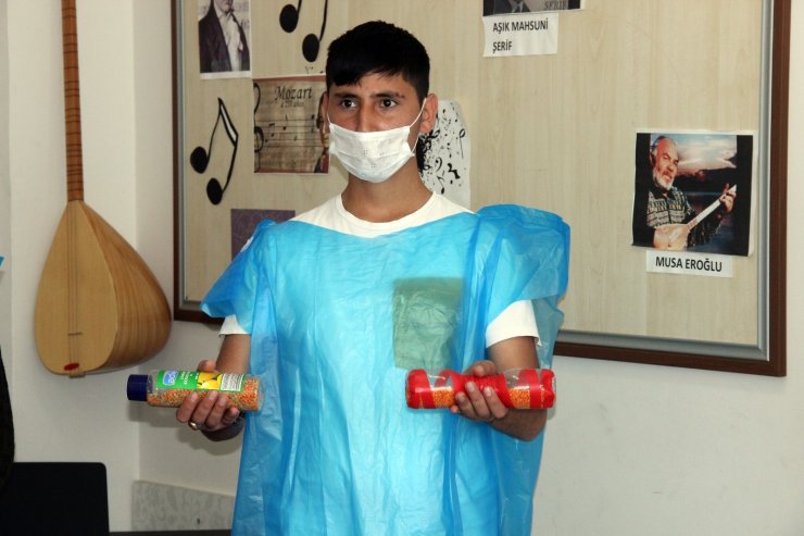Özel eğitim öğrencileri, çevre bilinci için plastik enstrümanlarla ritim tuttu