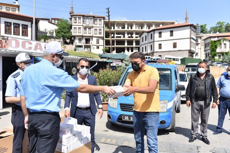 Büyükşehir Belediyesi ulaşım esnafına hijyen desteğini sürdürüyor