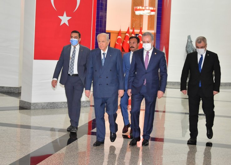 MHP lideri Bahçeli, partisinin belediye başkanları ile bir araya geldi