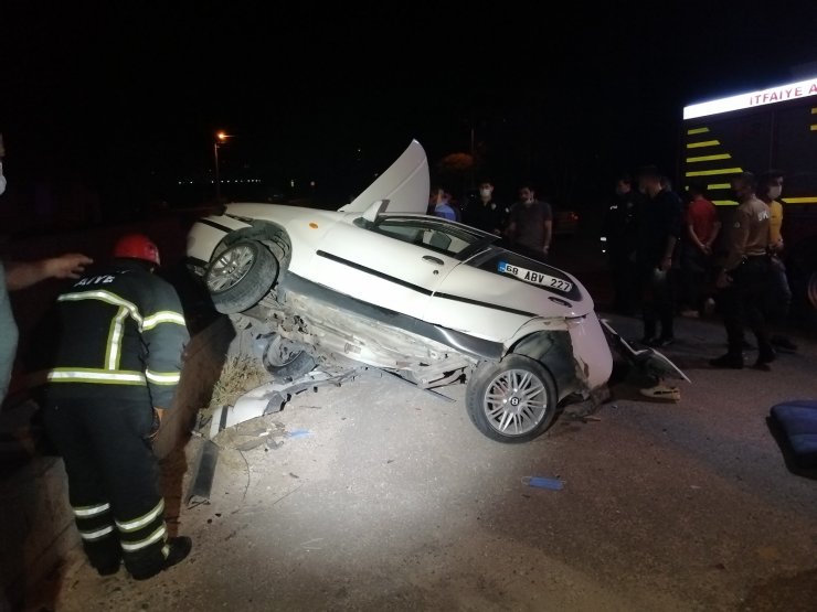 Hurdaya dönen aracın camından alt geçide düşen sürücü hayatını kaybetti