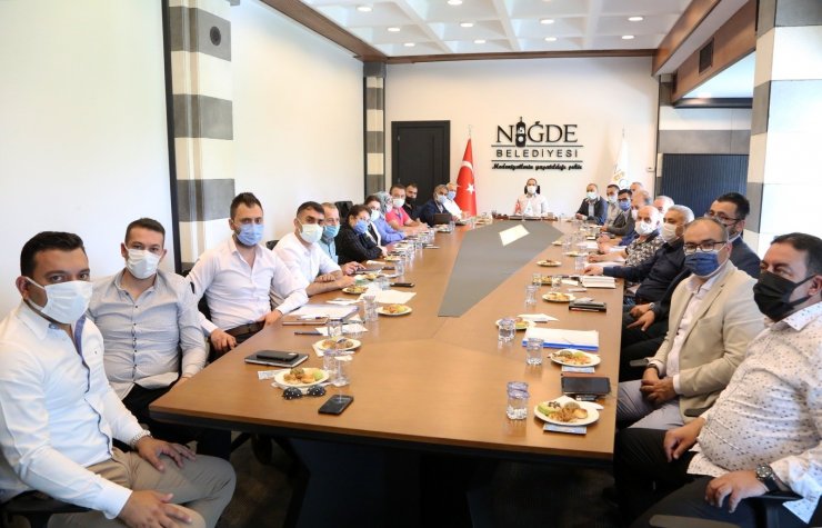 Niğde Belediye Başkanı Özdemir’in haftasonu mesaisi dolu geçiyor