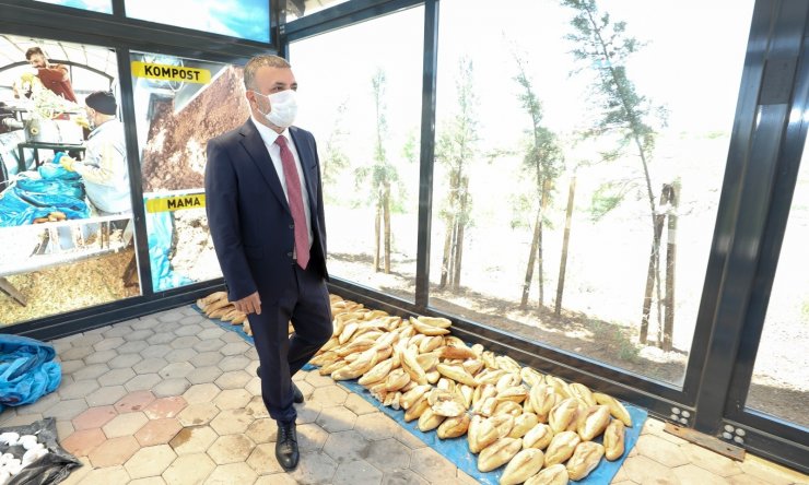 Sokak hayvanlarına günde 400 kilo yaş mama üretimi