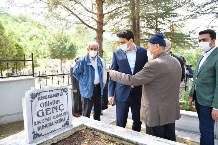 YTB Başkanı Eren, Solingen faciasında hayatlarını kaybeden Genç ailesi üyelerini mezarı başında andı