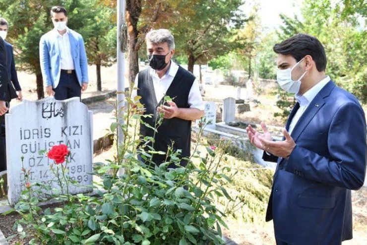 YTB Başkanı Eren, Solingen faciasında hayatlarını kaybeden Genç ailesi üyelerini mezarı başında andı