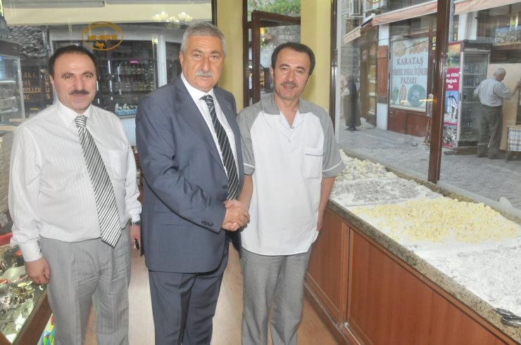 YTB Başkanı Eren, Solingen faciasında hayatlarını kaybeden Genç ailesi üyelerini mezarı başında andı