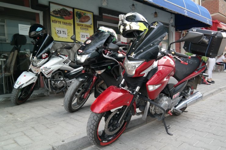 Lüks motosikletli kuryeler