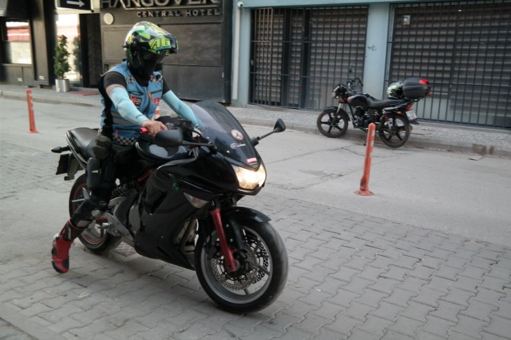 Lüks motosikletli kuryeler