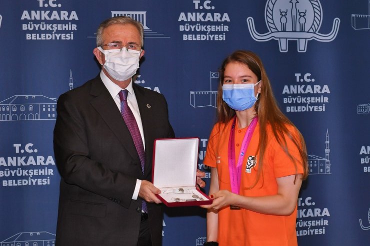 Dünya şampiyonu Ayşe Begüm Onbaşı’dan Başkan Yavaş’a ziyaret