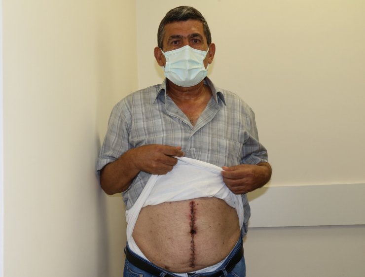 Karnından 6 kiloluk tümör çıkarıldı
