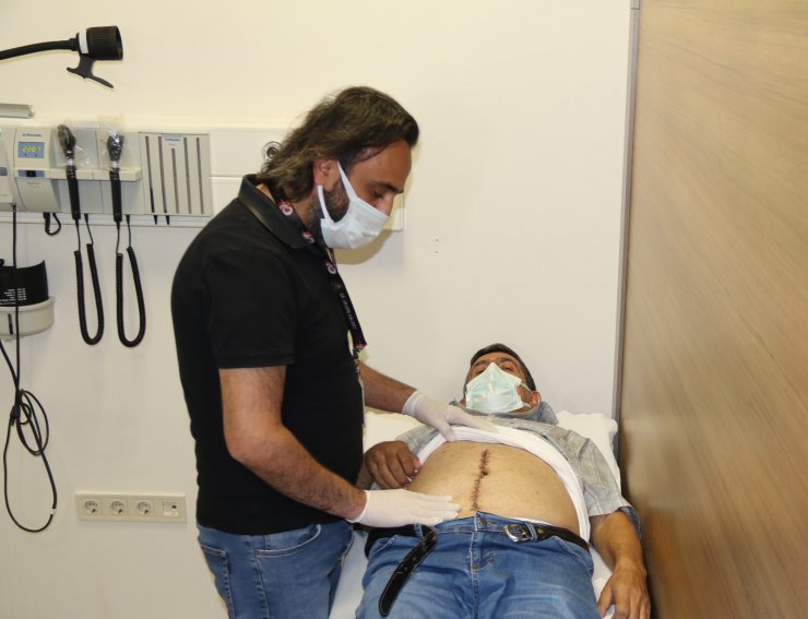 Karnından 6 kiloluk tümör çıkarıldı