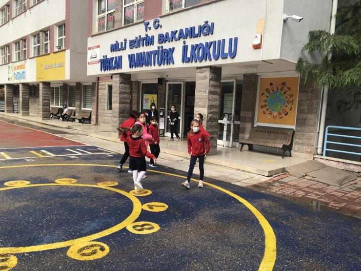 İlkokul ve ana sınıflarında yüz yüze eğitim başladı