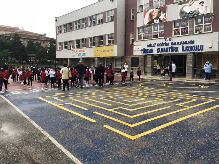 İlkokul ve ana sınıflarında yüz yüze eğitim başladı