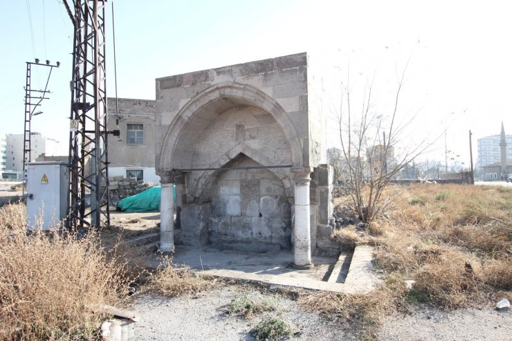 Tarihi Hacı Kasım Çeşmesi Melikgazi korumasında