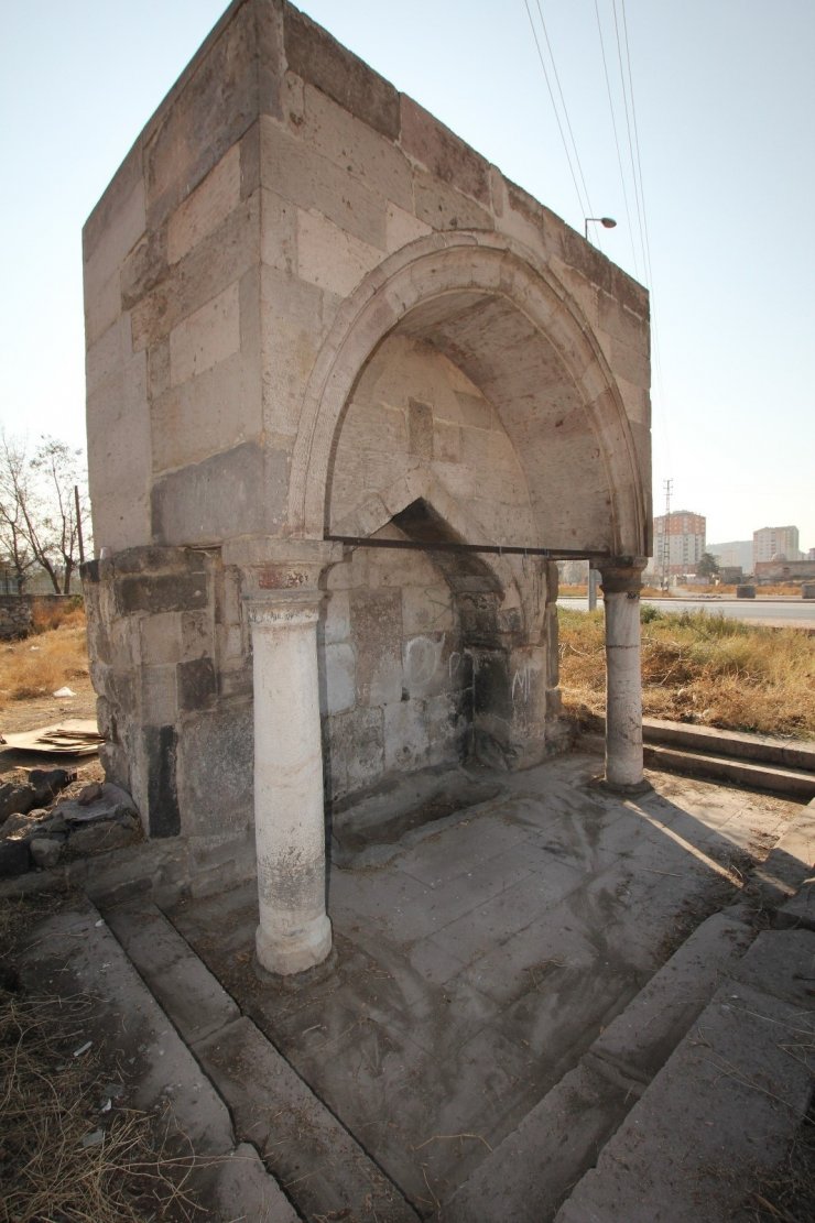 Tarihi Hacı Kasım Çeşmesi Melikgazi korumasında