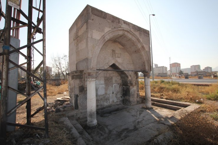 Tarihi Hacı Kasım Çeşmesi Melikgazi korumasında