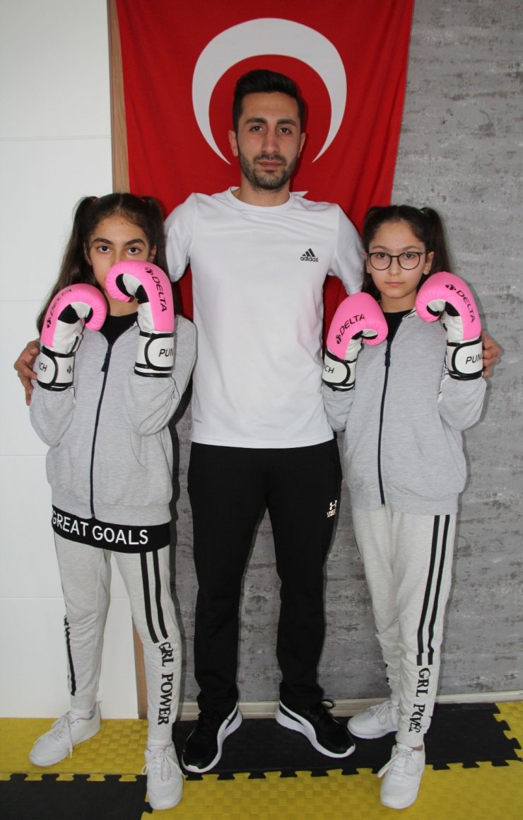 Kick boksçu ikizler, kadına şiddete böyle dikkat çekiyor