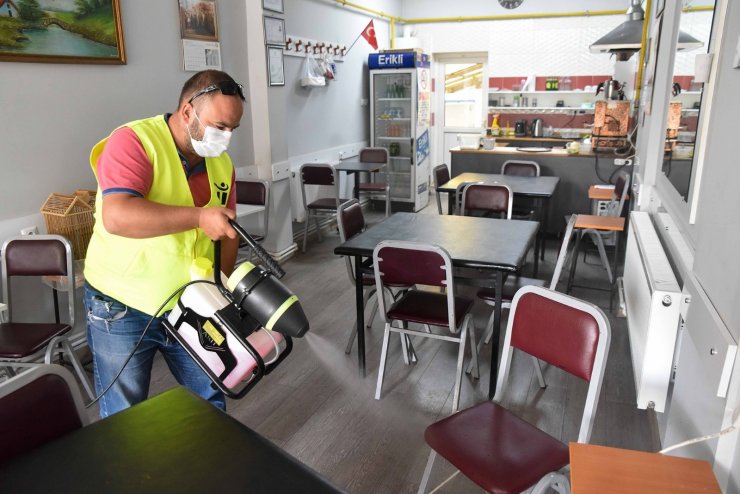 Tepebaşı’nda kıraathaneler dezenfekte ediliyor