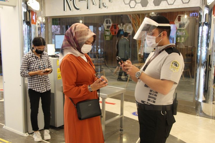 AVM’ler kafe ve restoranların açılmasıyla hareketlilik bekliyor