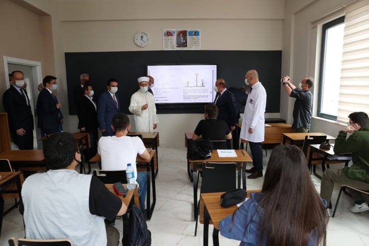 Diyanet İşleri Başkanı Erbaş: “Medeniyetimizin temeli ilme dayanıyor”