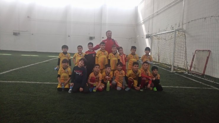10 yaşındaki ‘Kayserili Messi’ çalımlarıyla hayran bırakıyor