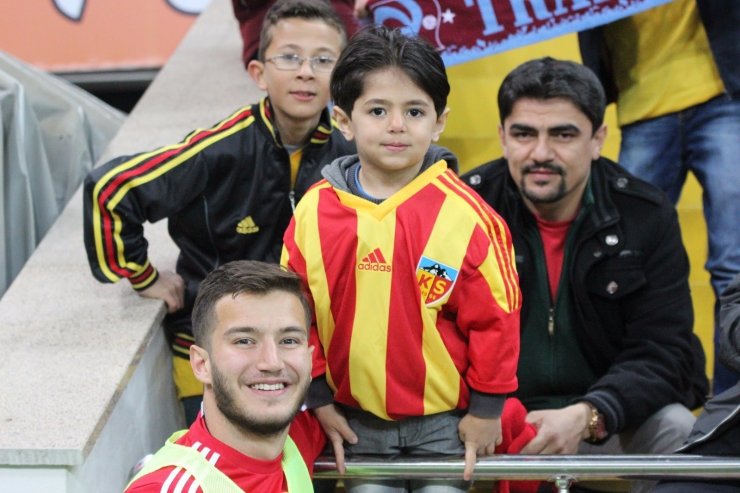 10 yaşındaki ‘Kayserili Messi’ çalımlarıyla hayran bırakıyor