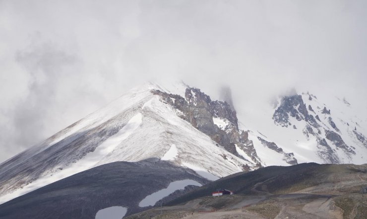Erciyes’e Haziran ayında kar yağdı