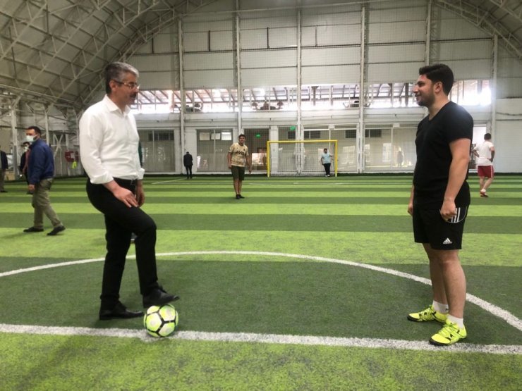 AK Gençlik spor faaliyetlerinin ilk vuruşunu Başkan Çopuroğlu yaptı