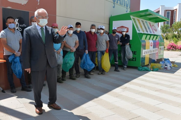Rektör Namık Ak, sıfır atığın önemine dikkat çekti