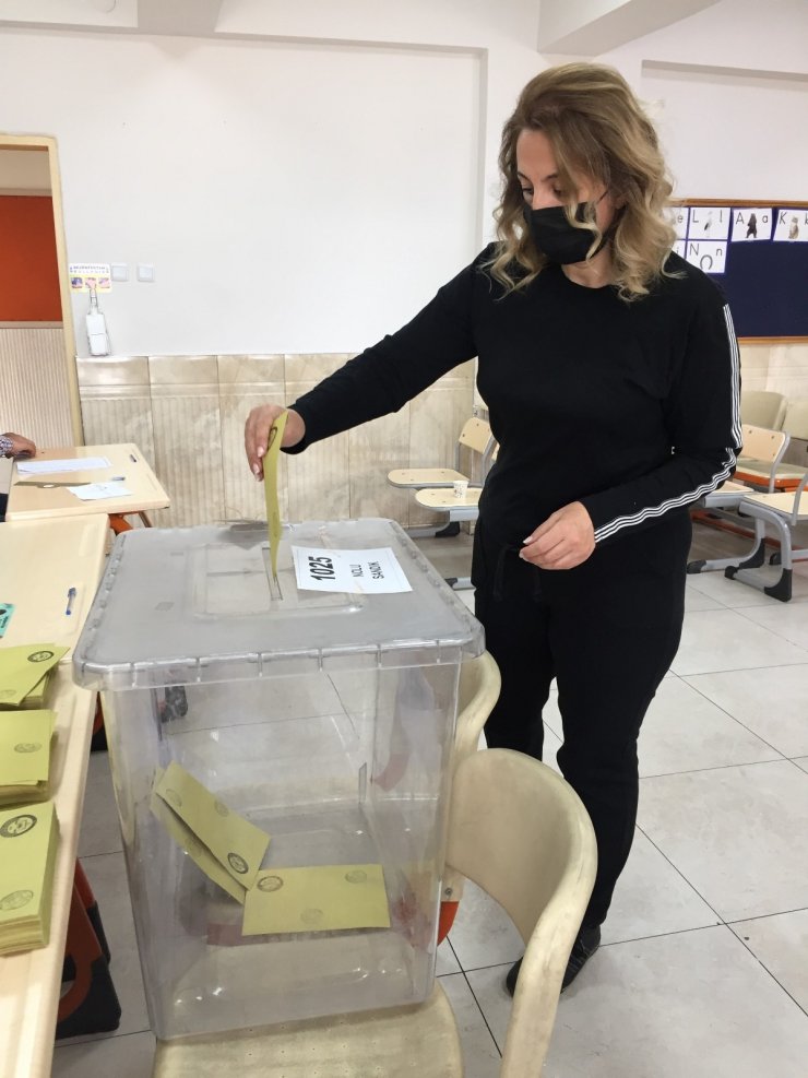 Bir yanda LGS sınavı bir yanda muhtarlık seçimi yapıldı