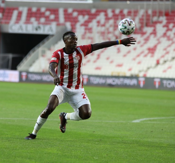 Sivasspor’da Casimir Ninga takımdan ayrılıyor