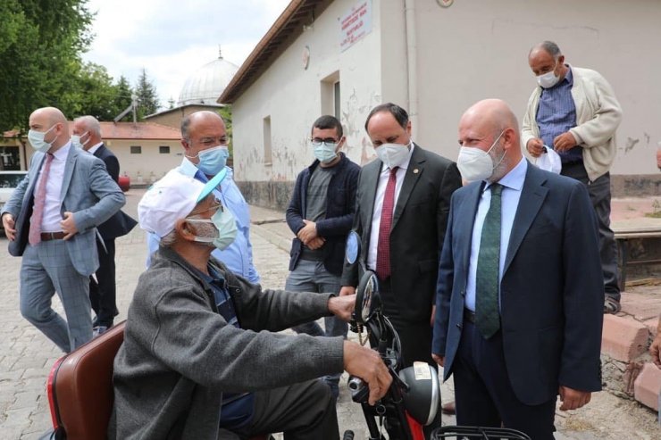 Başkan Çolakbayrakdar, "Yaptığımız hizmetlerle okuyan bir nesil yetiştiriyoruz"