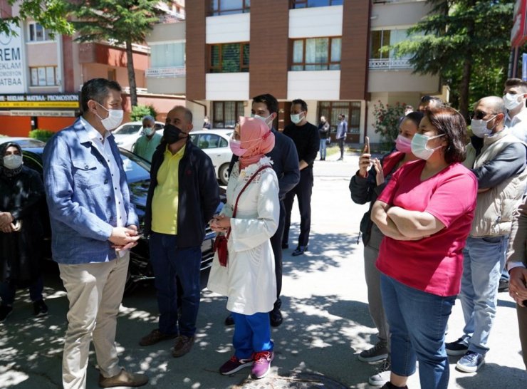 Bakan Selçuk, LGS çıkışında öğrenciler ve velilerle bir araya geldi