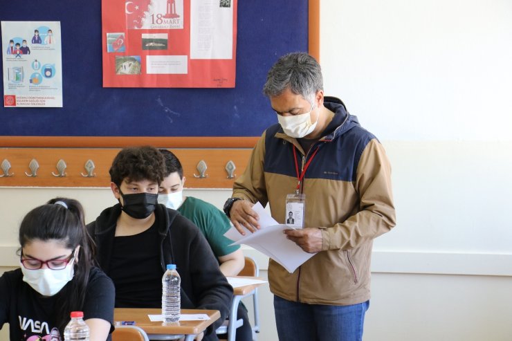 Liselere Geçiş Sistemi (LGS) sınavının ilk oturumu başladı