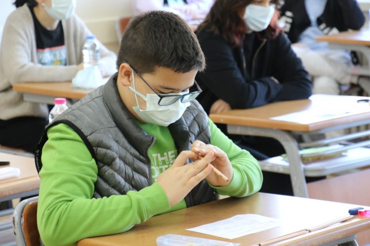 Liselere Geçiş Sistemi (LGS) sınavının ilk oturumu başladı