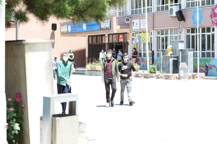 Liselere Geçiş Sistemi (LGS) sınavı sona erdi