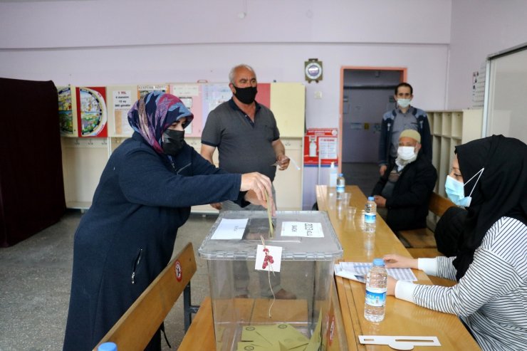 Sivas’ta 27 köy ve mahallede muhtarlık ara seçimine başlandı