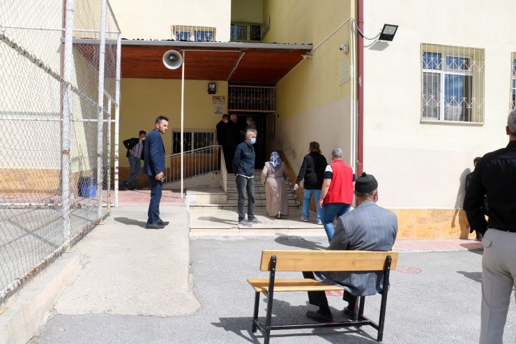 Sivas’ta 27 köy ve mahallede muhtarlık ara seçimine başlandı