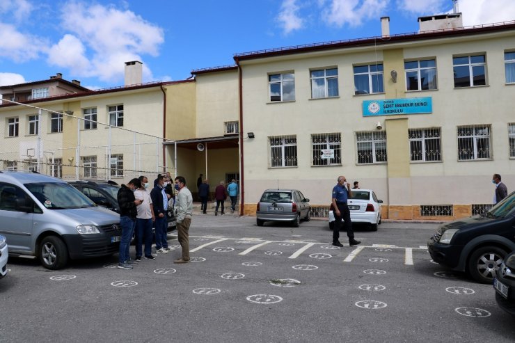Sivas’ta 27 köy ve mahallede muhtarlık ara seçimine başlandı