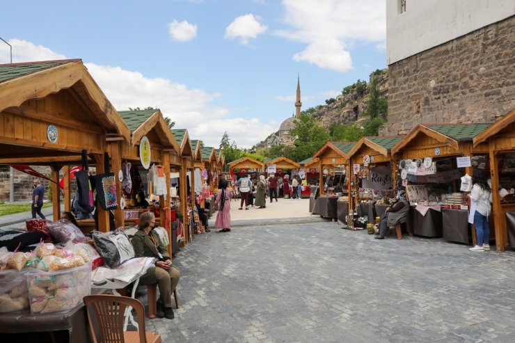 Talas’ta Maharetli Eller Kadın Üretici Pazarı Yeniden Başladı