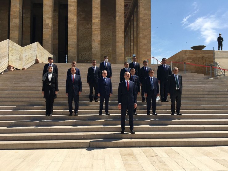 Bakan Gül ve yeni HSK üyeleri Anıtkabir’i ziyaret etti