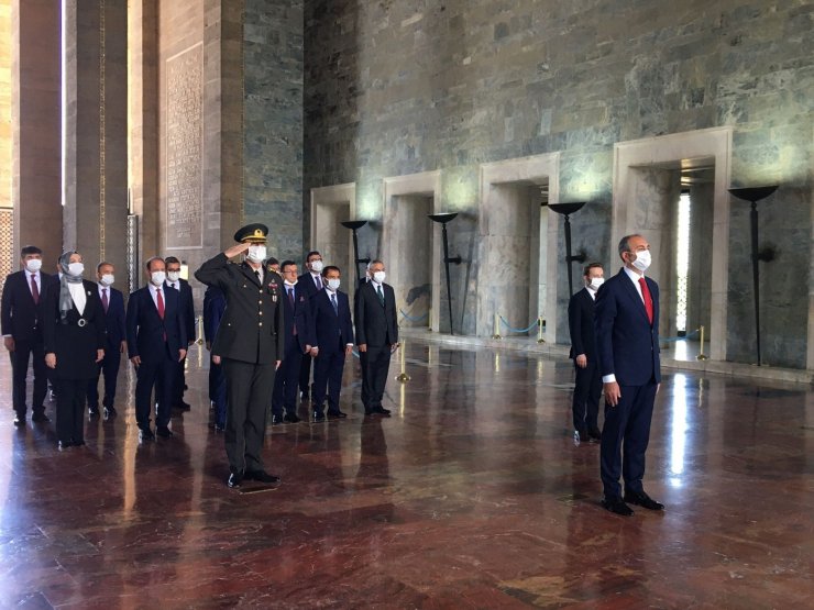 Bakan Gül ve yeni HSK üyeleri Anıtkabir’i ziyaret etti