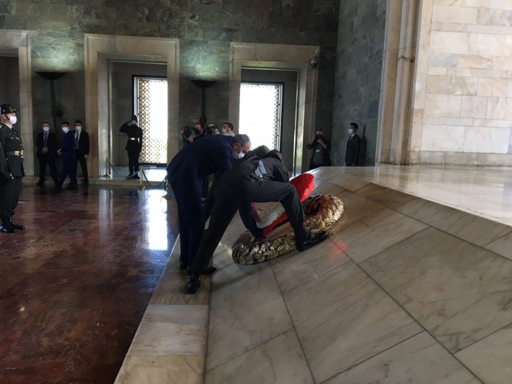 Bakan Gül ve yeni HSK üyeleri Anıtkabir’i ziyaret etti